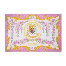 At the centre of this 100% cotton tea towel is the lion and unicorn coat of arms which is surrounded by pink roses, inspired by the pink roses in bloom at the time of The Queen’s official birthday, on the East Terrace Garden, Windsor Castle.