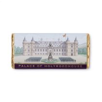 Gold foiled chocolate bar featuring a paper band with the facade of the Palace of Holyroodhouse, featuring the Royal Standard. 