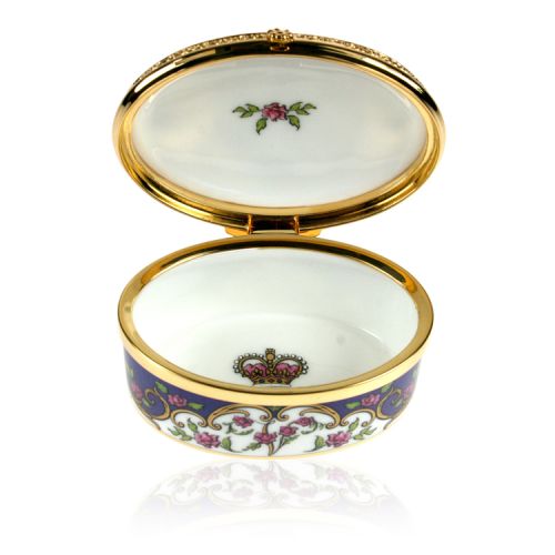 Queen Victoria fine bone china hinged box with a design featuring Queen Victoria's name cipher surrounded by floral patterns and an engraved gold plated hinge. A coronet and a flower patern also decorate the inside of the box.