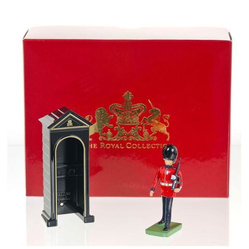 Scotsguard with gun and sentry box metal figure set with individual  gift box. The sentry box is gloss black with golden rims on the front part and the guardsman figure stands next on a green platform support.