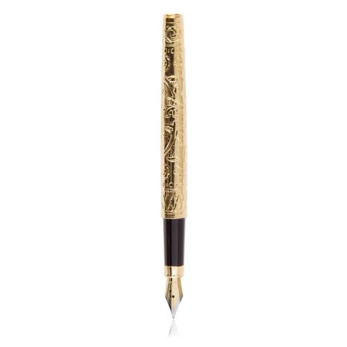 Closer view of a Buckingham Palace gold fountain pen featuring engraved details inspired on decorative wall mouldings at Buckingham Palace. 