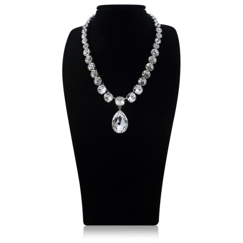 Coronation  crystal necklace inspired on Her Majesty Queen Elizabeth II original coronation necklace. 