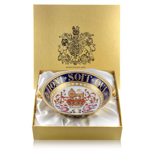 Special edition Honi Soit Qui Mal Y Pense English fine bone china lion head footed bowl with a design featuring a crown surmounted by a heraldic lion as a symbol of the English kingdom and national flowers. The moto Honi Soit Qui Mal Y Pense encicles the 