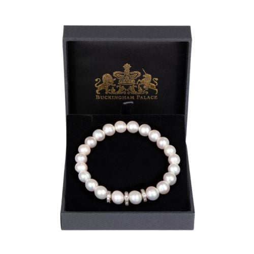 Circular pearl bracelet with three intermittent crystal discs between four pearls