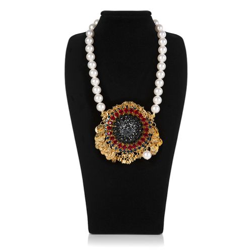 Pearl necklace with a jewelled poppy flower pendant