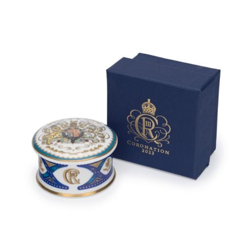Pillbox featuring the Royal coat of arms on a white lid. Blue and gold decoration adorn the base.