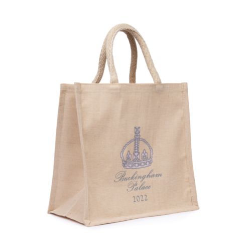Natural coloured juco bag printed with a crown and the words 'Buckingham Palace' and the year 2022