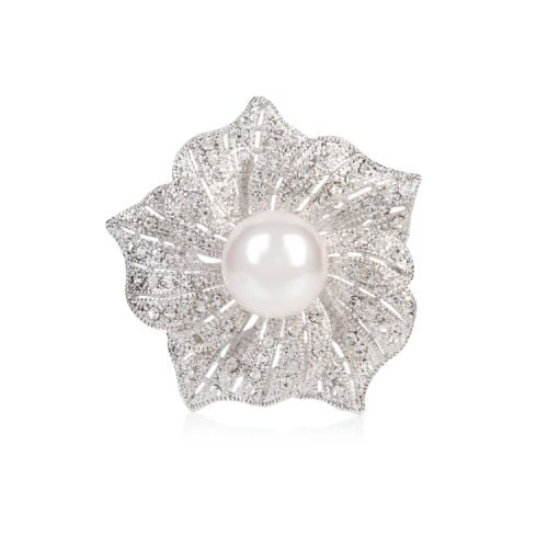 Silver lower brooch made with glass crystal and a costume pearl at the centre. 