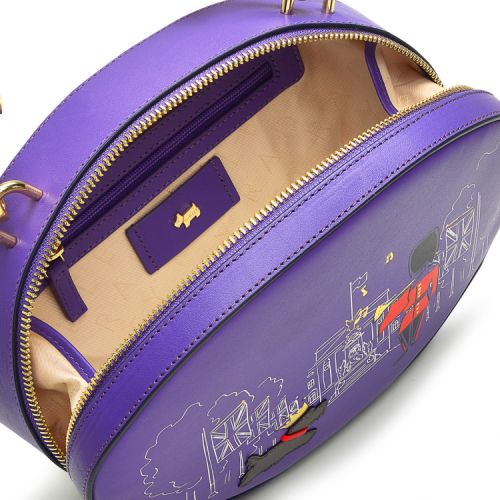 Front of bag. Purple oval with sketch of Buckingham Palace, applique Guardsman and Radley Scottie dog. Handles have red and white stripes.