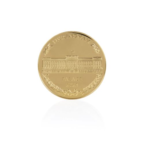 Coin detailing Buckingham palace facade and dated 2023