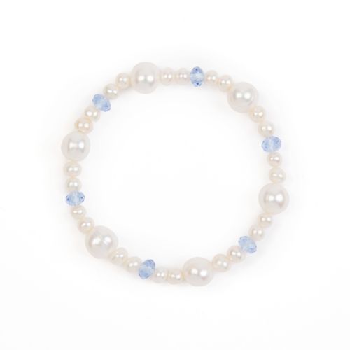 Pearl bracelet with blue crystals