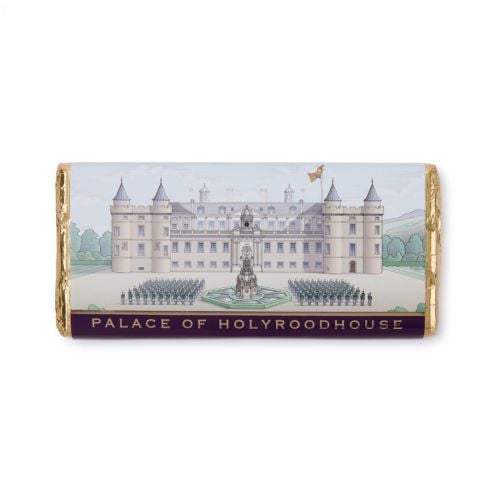 Gold foiled chocolate bar featuring a paper band with the facade of the Palace of Holyroodhouse, featuring the Royal Standard. 