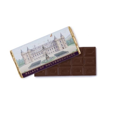 Gold foiled chocolate bar featuring a paper band with the facade of the Palace of Holyroodhouse, featuring the Royal Standard. 