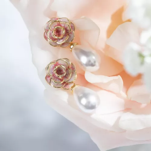 Pink rose and pearl drop earrings.