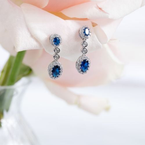 Blue crystal double oval crystals surroudned by crustals.
