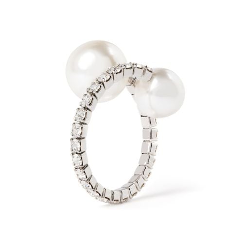 Crystal coil ring with two large pearls.