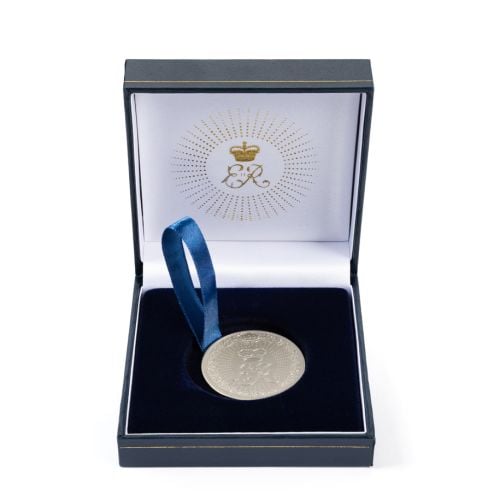Queen Elizabeth II coin in silver in presentation box. 