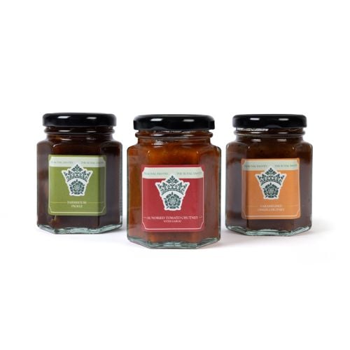 Windsor Castle Royal Pantry chutney gift set, featuring three jars—farmhouse pickle, sundried tomato and garlic chutney, and caramelised onion chutney—presented in a green gift box with crown motif.