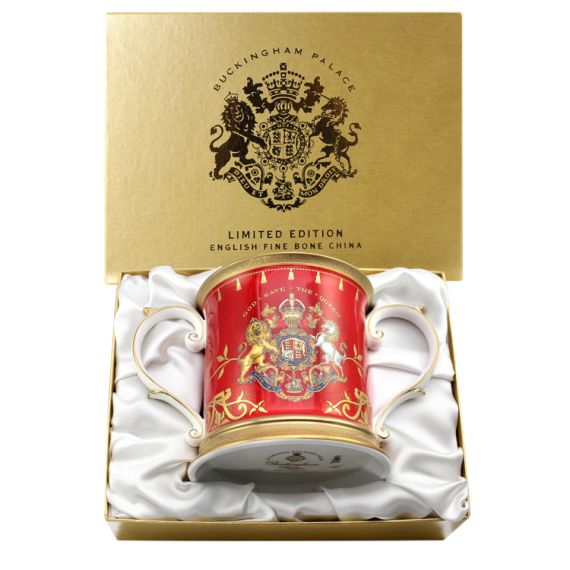Gold presentaiton box with scarlet red Loving Cup, featuring the royal coat of arms with "God Save The Queen." Gold presentaiton box with scarlet red Loving Cup, featuring the royal coat of arms with "God Save The Queen."