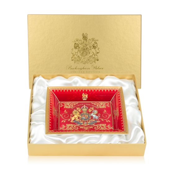 Gold presentation box featuring gold bordered red Limited Edition Rectangular tray, with "God Save The Queen" and royal coat of arms at centre. Gold presentation box featuring gold bordered red Limited Edition Rectangular tray, with "God Save The Queen" and royal coat of arms at centre.