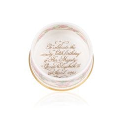 The design of this commemorative pillbox is wonderfully inspired by the pink roses in bloom at the time of The Queen’s official birthday, on the East Terrace Garden, Windsor Castle. At the centre of the pillbox lid is a specially painted coat of arms whic