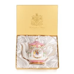 The design of this limited edition teapot is wonderfully inspired by the pink roses in bloom at the time of The Queen’s official birthday, on the East Terrace Garden, Windsor Castle.